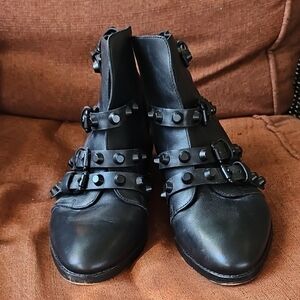 Gianni Bini Stylish Black Leather Studded Women's Booties Size 8.5M Zippered
